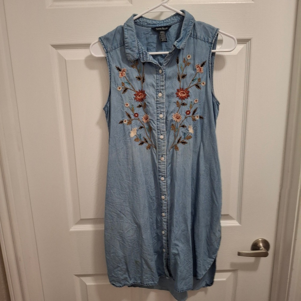 3/$15 TERRE BLEUE Chambray Embroidered Floral Shirt Dress Blue Size Small‎